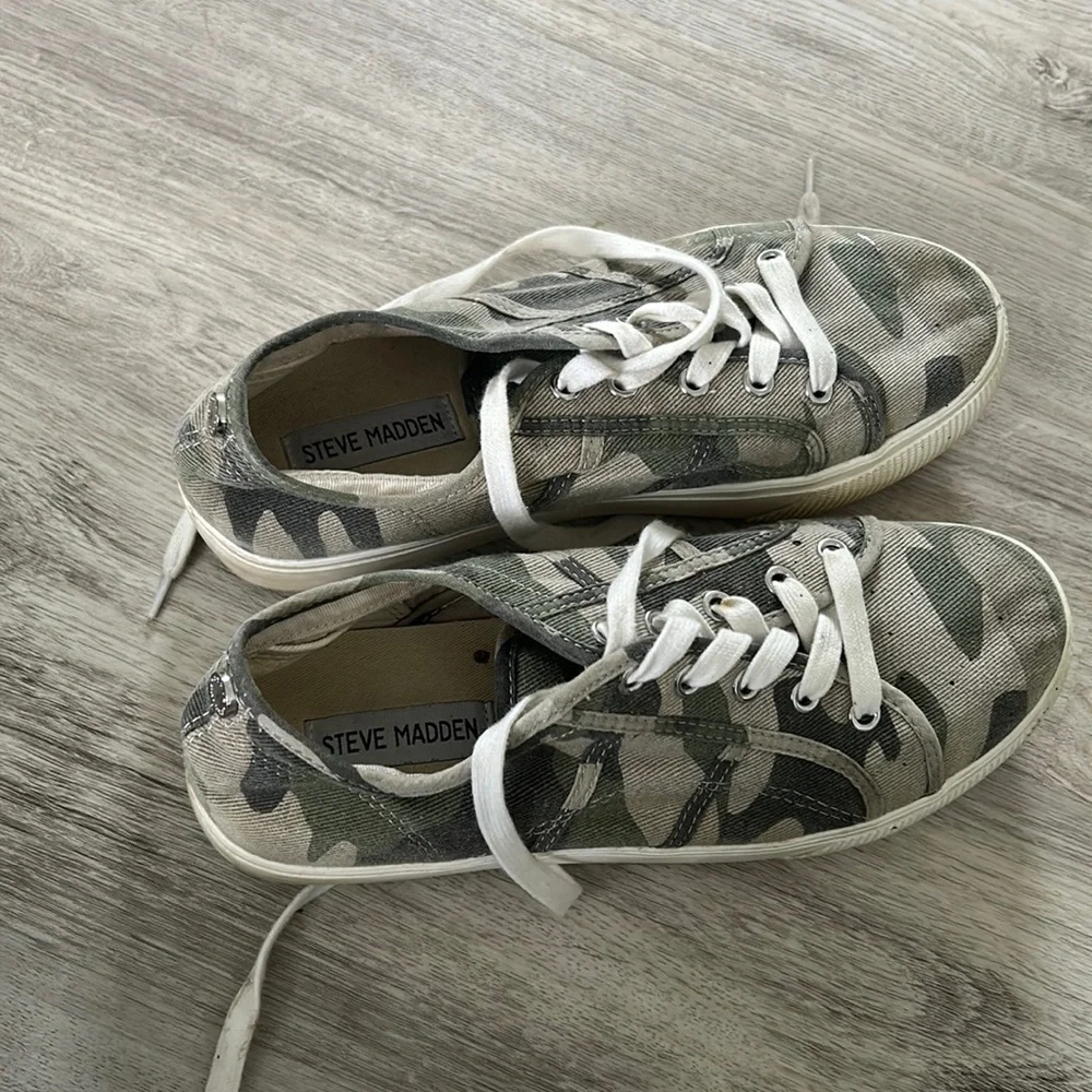 Steve Madden Camo platform shoes - Picture 1 of 3